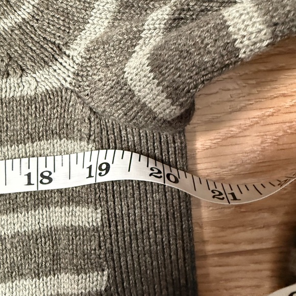 3/$30 - REITMANS Striped Green Sweater - Picture 4 of 7